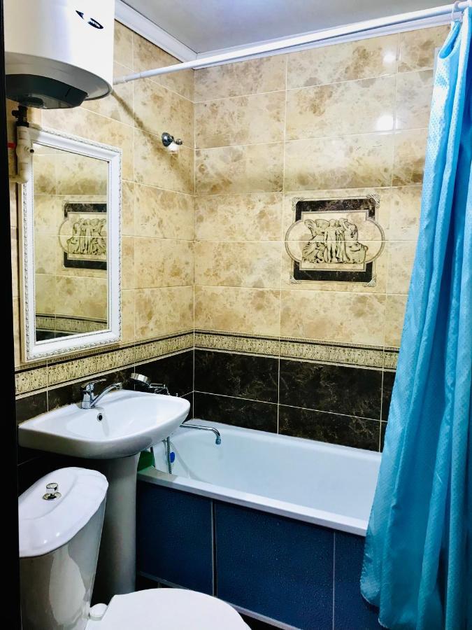 Apartaments In The City Center Karagandy Esterno foto