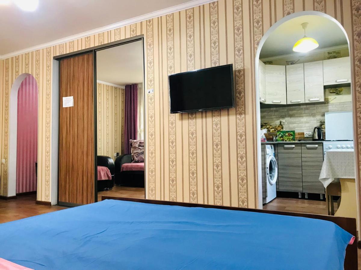 Apartaments In The City Center Karagandy Esterno foto
